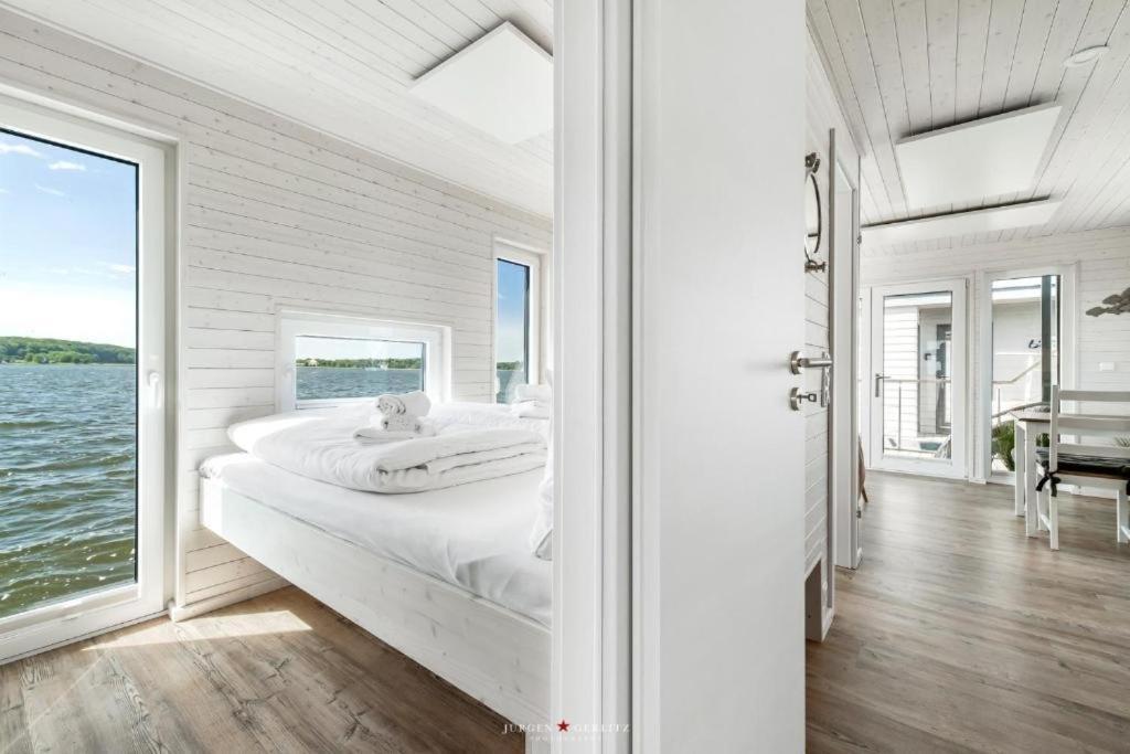 Hausboot Gluecksmomente Mit Dachterrasse In Schleswig Am Ostseefjord Schlei ภายนอก รูปภาพ