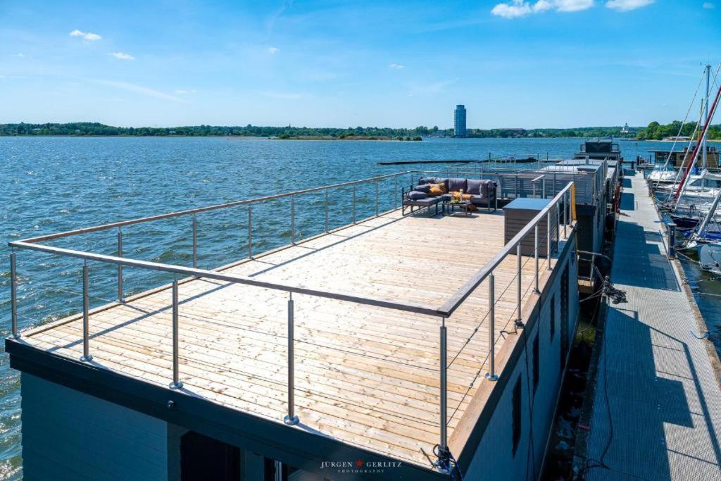 Hausboot Gluecksmomente Mit Dachterrasse In Schleswig Am Ostseefjord Schlei ภายนอก รูปภาพ