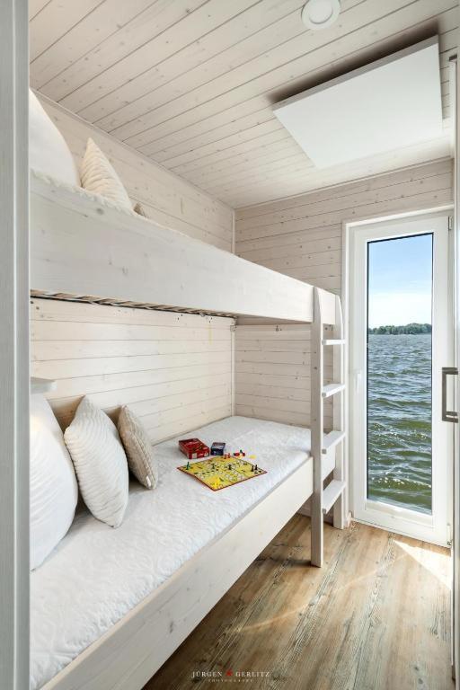 Hausboot Gluecksmomente Mit Dachterrasse In Schleswig Am Ostseefjord Schlei ภายนอก รูปภาพ